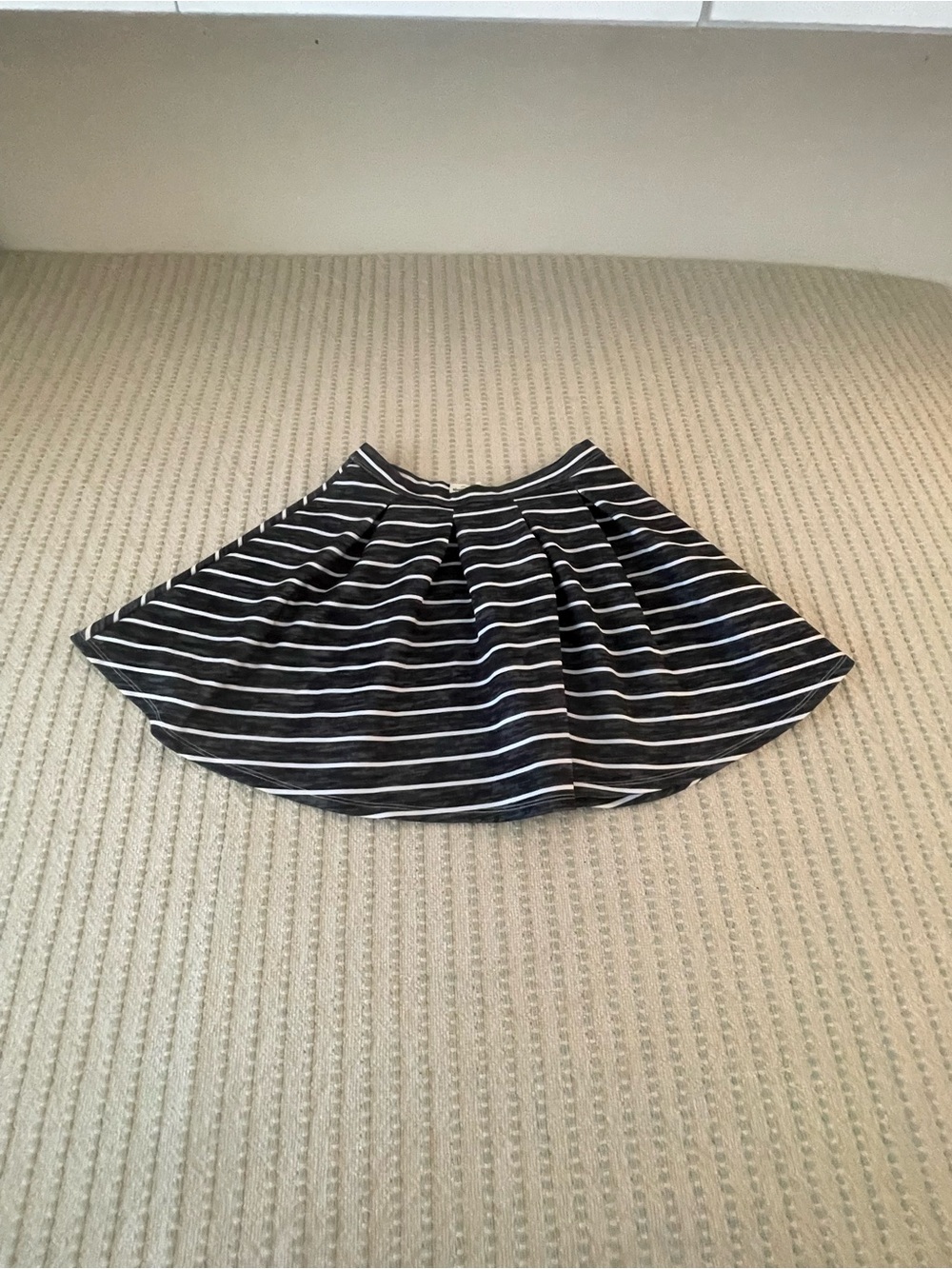 Abercrombie & Fitch Black and White Striped Circle Skirt - Size: XL 16